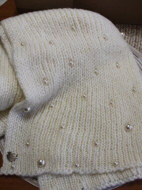 NWT Betsey Johnson Pearl women's Scarf cream color CLASSY!!